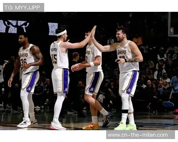 湖人对决热火第二场精彩回顾高清版全场比赛视频分析与亮点集锦